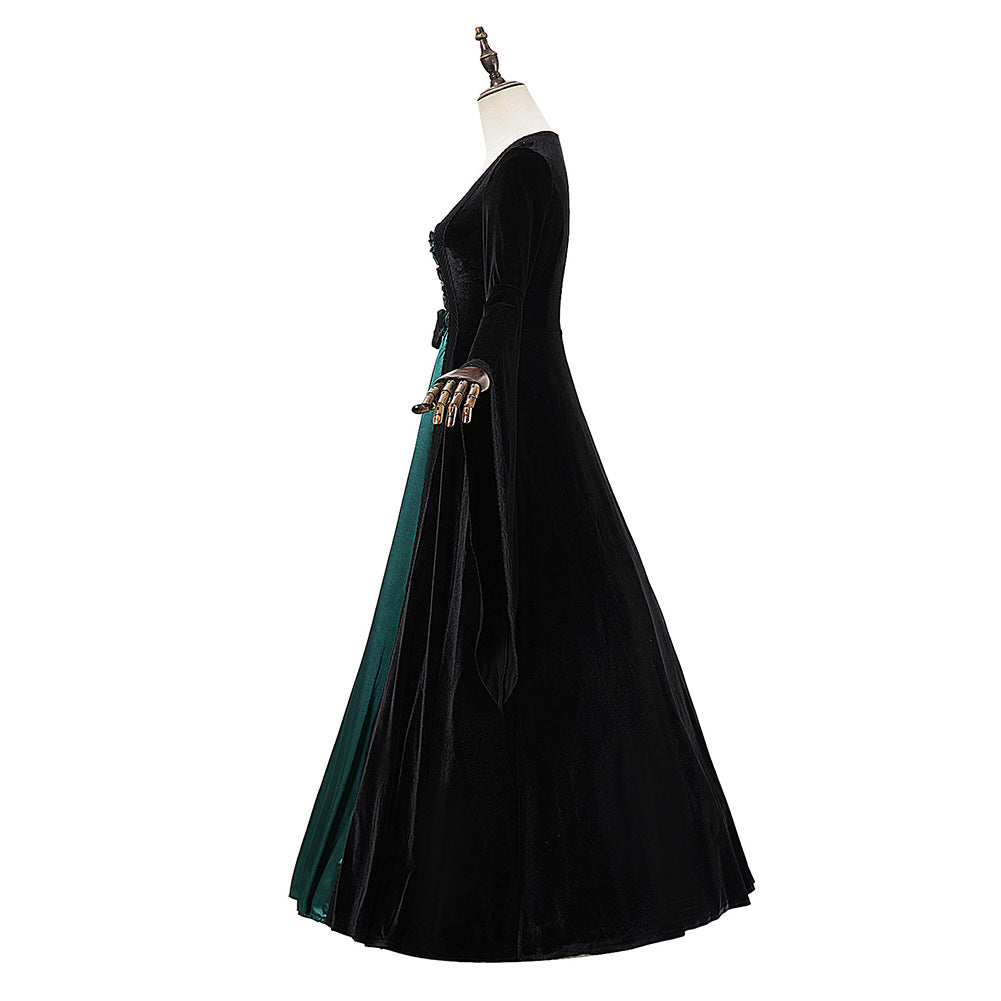 Medieval Renaissance Aristocratic Woman Black and Green Dress Cosplay   TrendsinCosplay