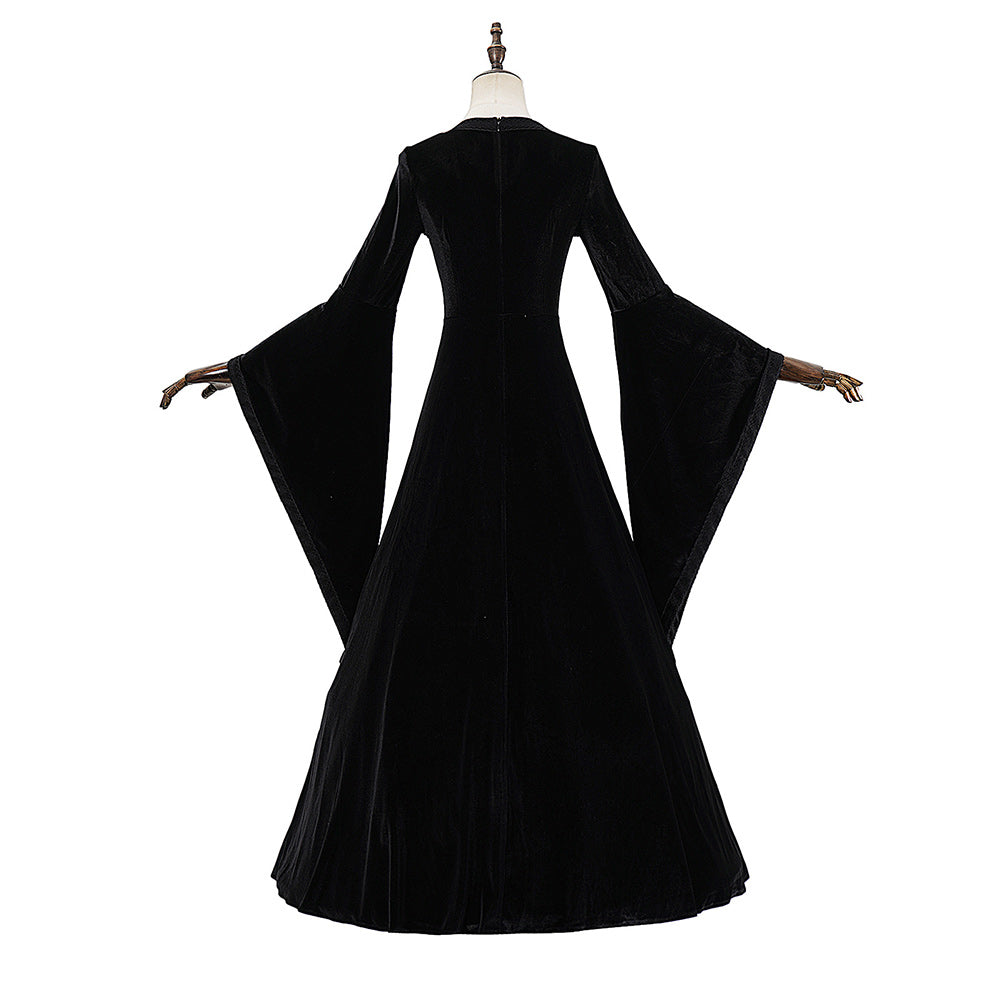 Medieval Renaissance Aristocratic Woman Black and Green Dress Cosplay TrendsinCosplay Medieval Renaissance Aristocratic Woman Black and Green Dress Cosplay TrendsinCosplay